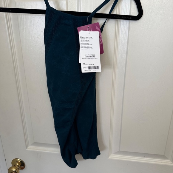 NWT Athleta Headstand Tank - Picture 3 of 6